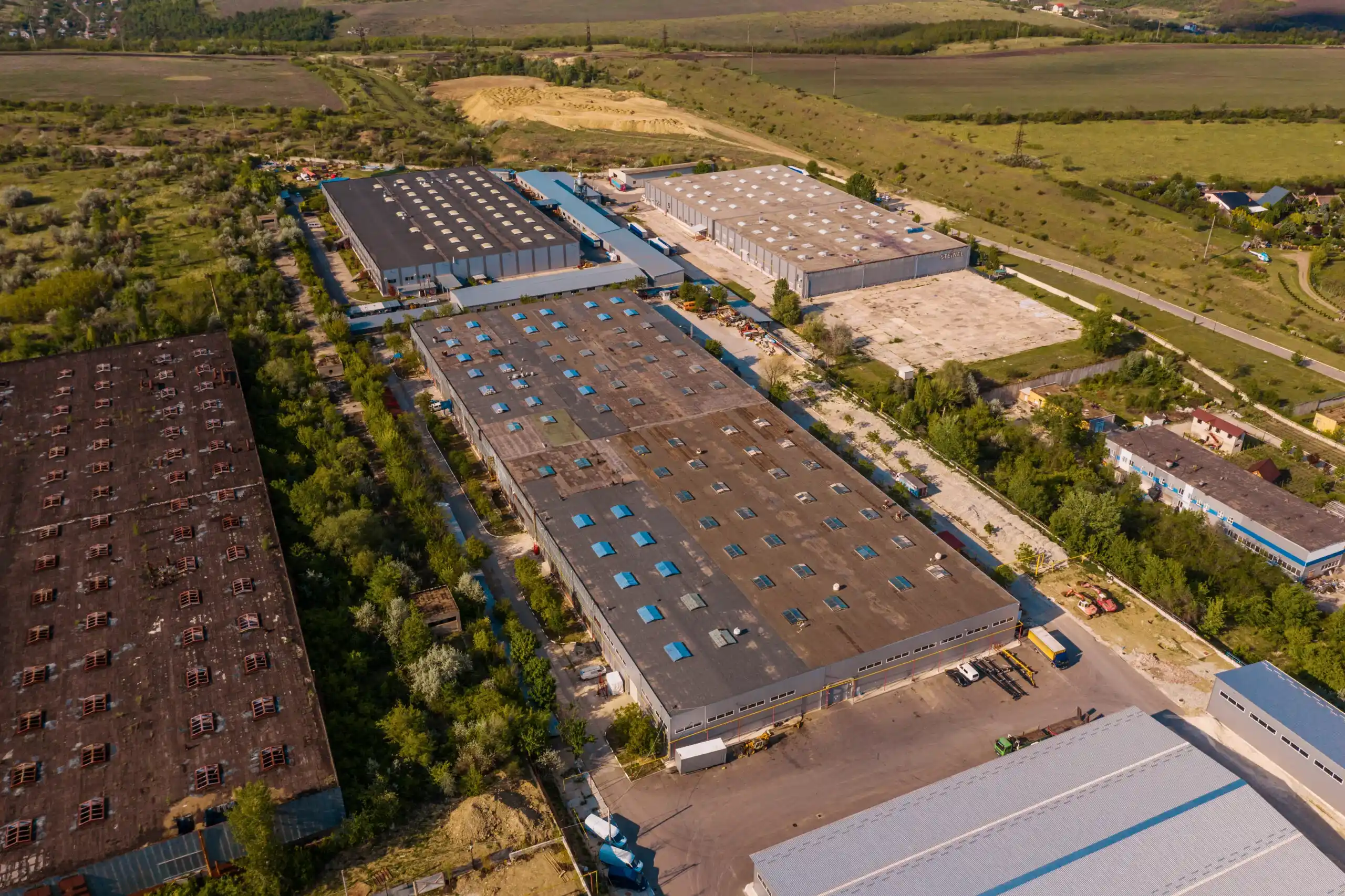 Recintos con distintos<br class="delete_br_mobile"> almacenes